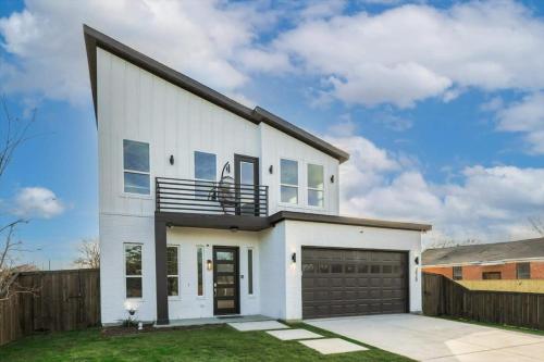 Modern and Spacious High End Home near Downtown — 4-Star Luxury Hotel in Dallas, United States