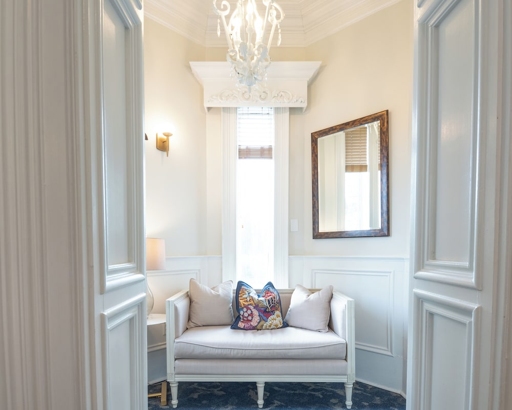 Kentucky Castle Hotel - photo 8