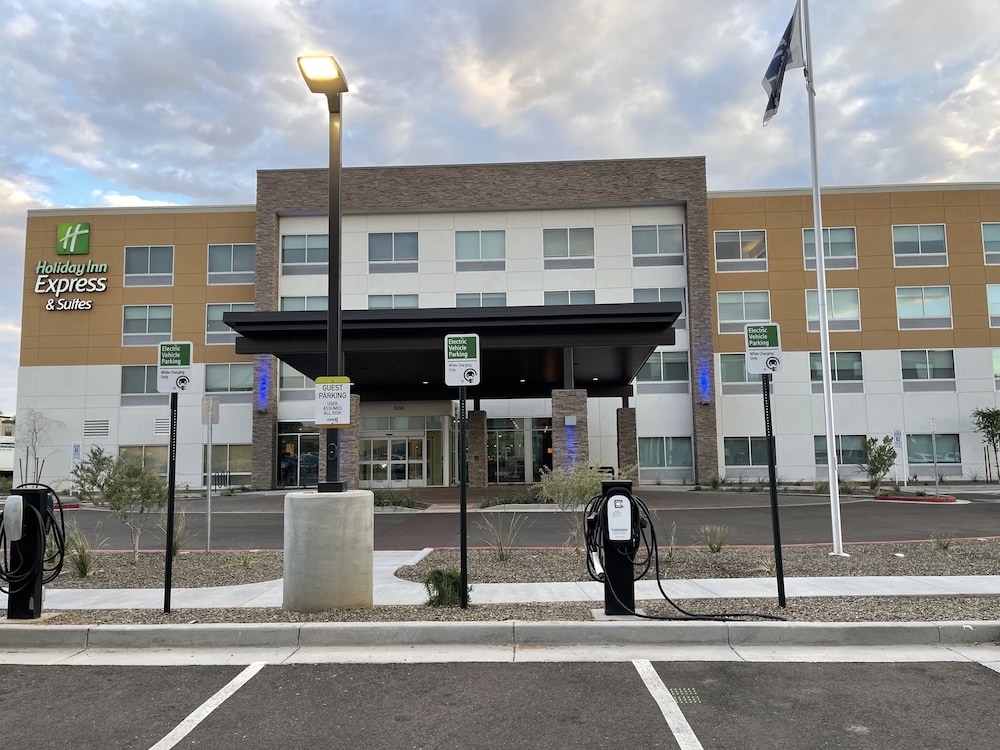 Holiday Inn Express & Suites Phoenix Airport North by IHG - photo 124