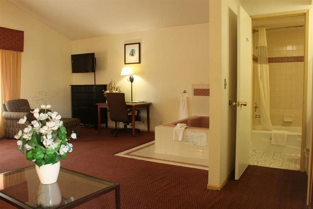 Portofino Beach Inn - photo 3