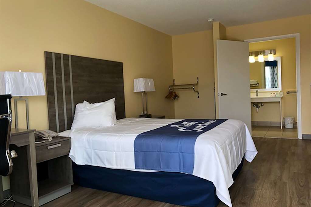 Days Inn by Wyndham Cape Carteret near Emerald Isle - photo 8