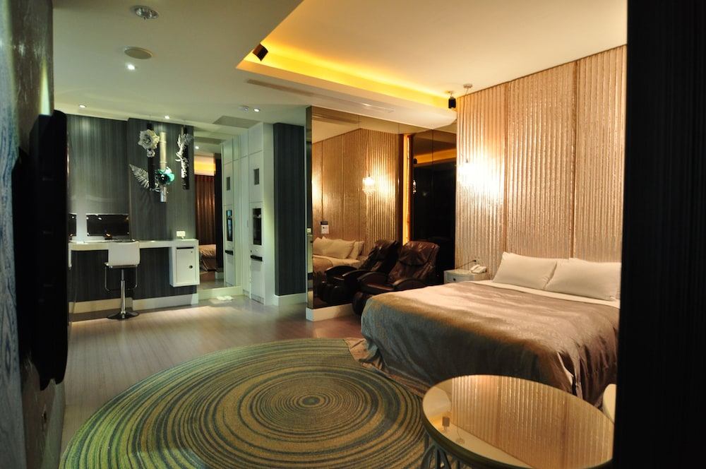 Seven Star Motel — Chang Hua