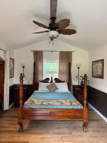 The Red Cottage and Hawaiian Pond Garden Paradise — 4-Star Luxury Hotel in Kea'au, United States