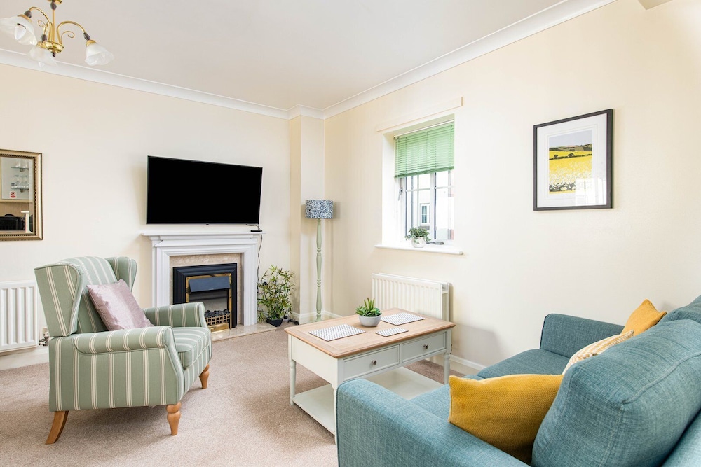 Seaview 2 bed With Private Parking Portishead