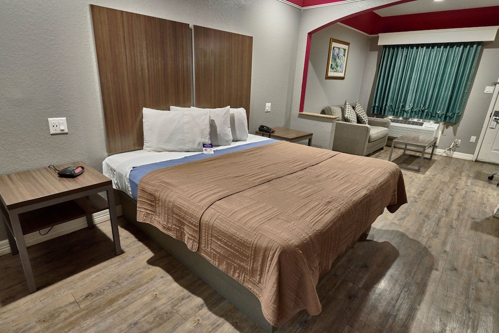 Hotel Bliss Kemah - photo 17