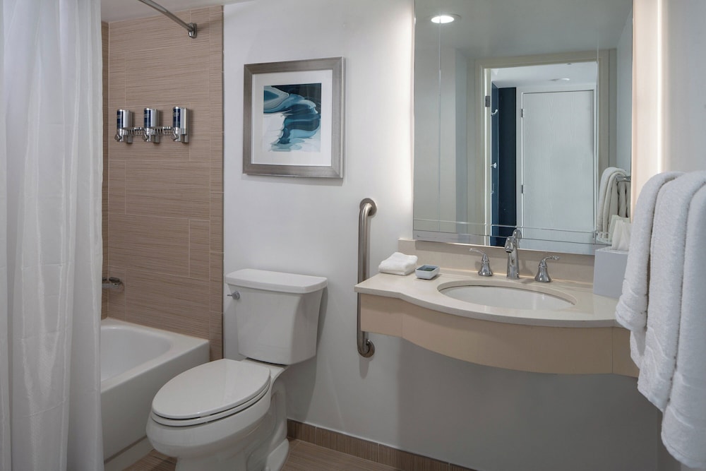Four Points by Sheraton Suites Tampa Airport Westshore - photo 16