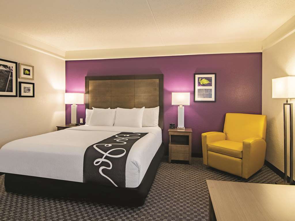 La Quinta Inn & Suites by Wyndham Oklahoma City Norman - photo 19