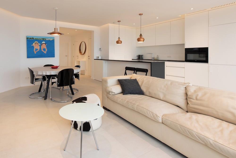 Apartment on Zeedijk with Sea View — 4-Star Luxury Hotel in Middelkerke, Belgium