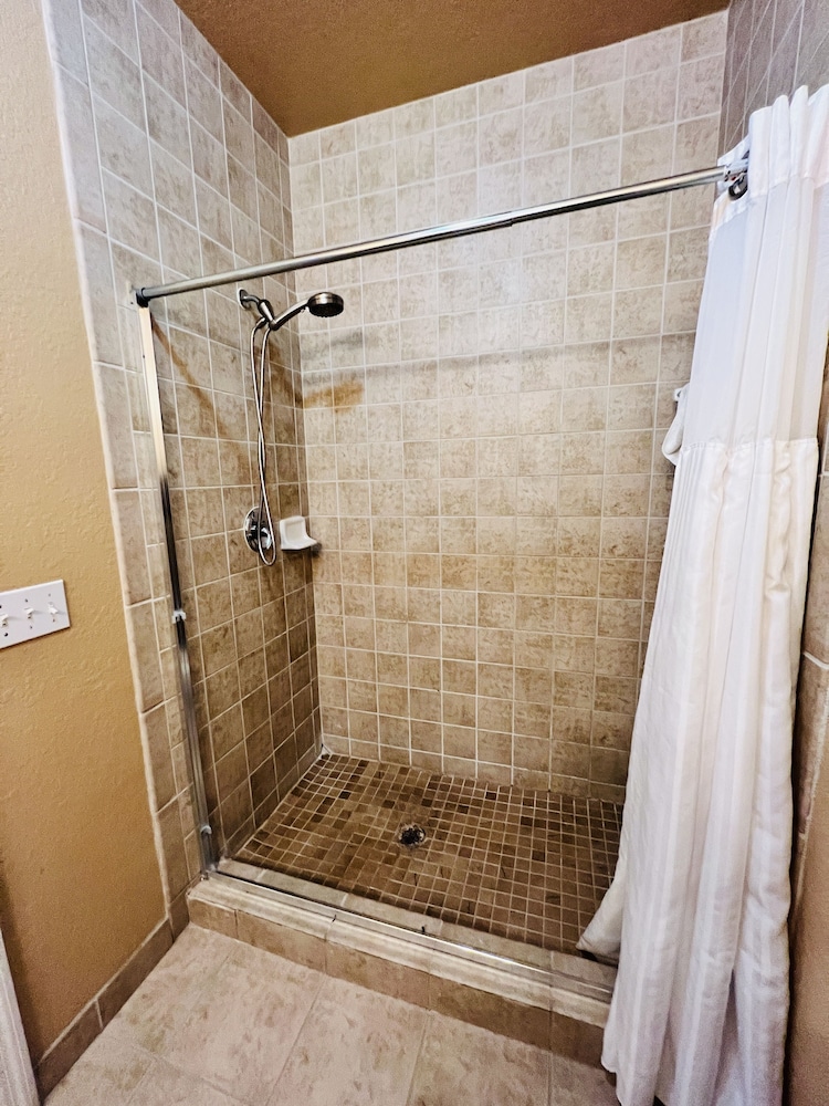 8020tt Unit 2404 Tuscana Resort 3 Bedroom Condo by RedAwning - photo 34