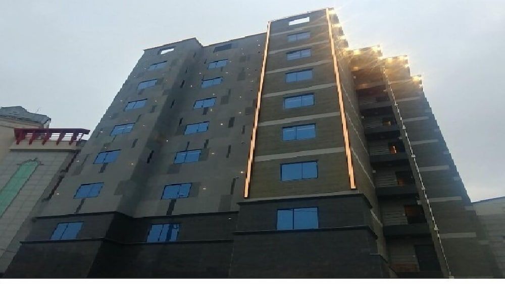 Central Hotel — hotel in Chinju
