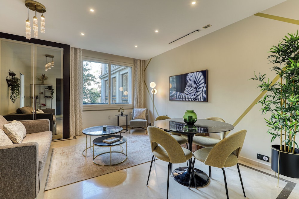 Montaigne Executive Suite — 4-Star Luxury Hotel in Paris, France