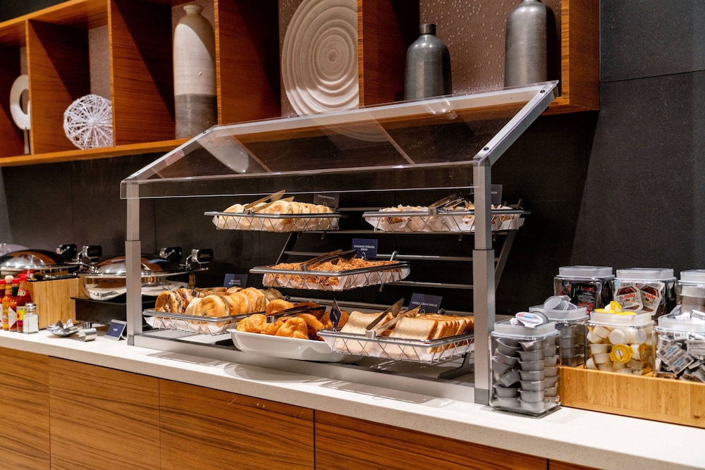 SpringHill Suites by Marriott Oakland Airport - photo 13