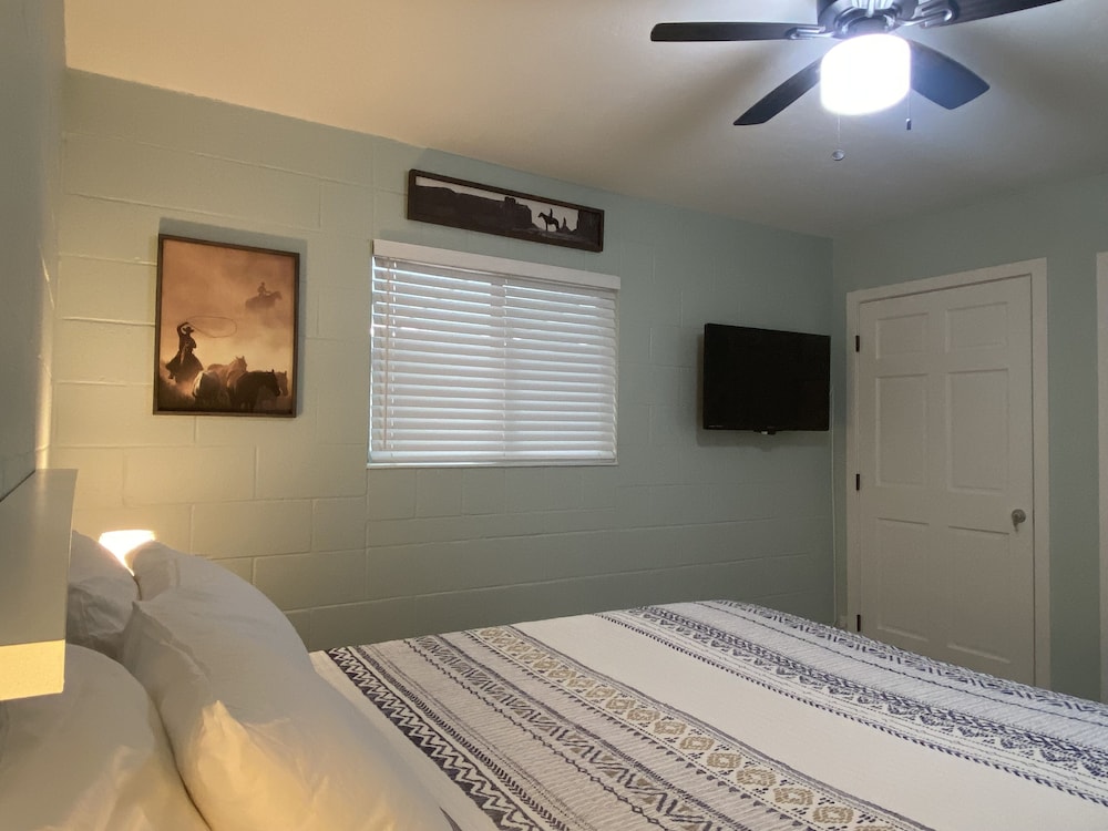 Holiday Motel and RV Park - photo 23