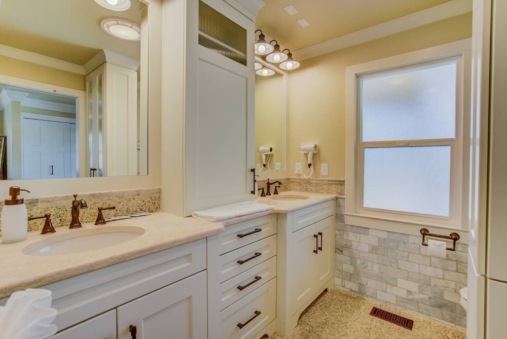 5BR Mnt Viewsdowntown Luxuryfirepit & RV Parking - photo 40