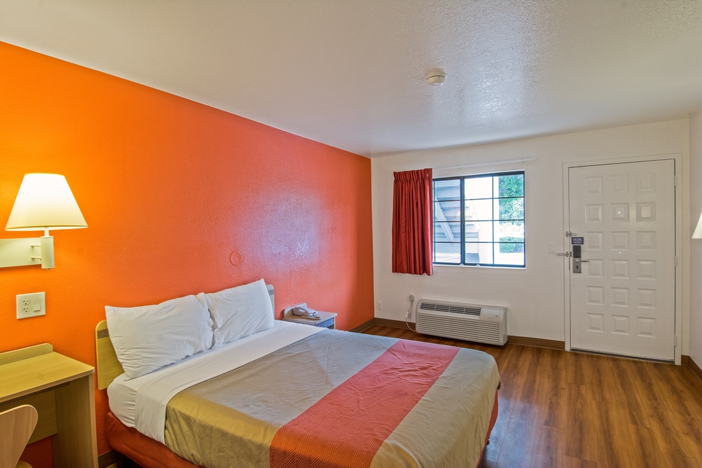 Motel 6 Redding CA South - photo 14