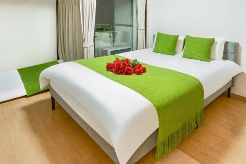 406Room With elevator 700m 4 min walk from Nishi Shinjuku 5 chome direct access to Shinjuku 28 sqm — 4-Star Luxury Hotel in Tokyo, Japan