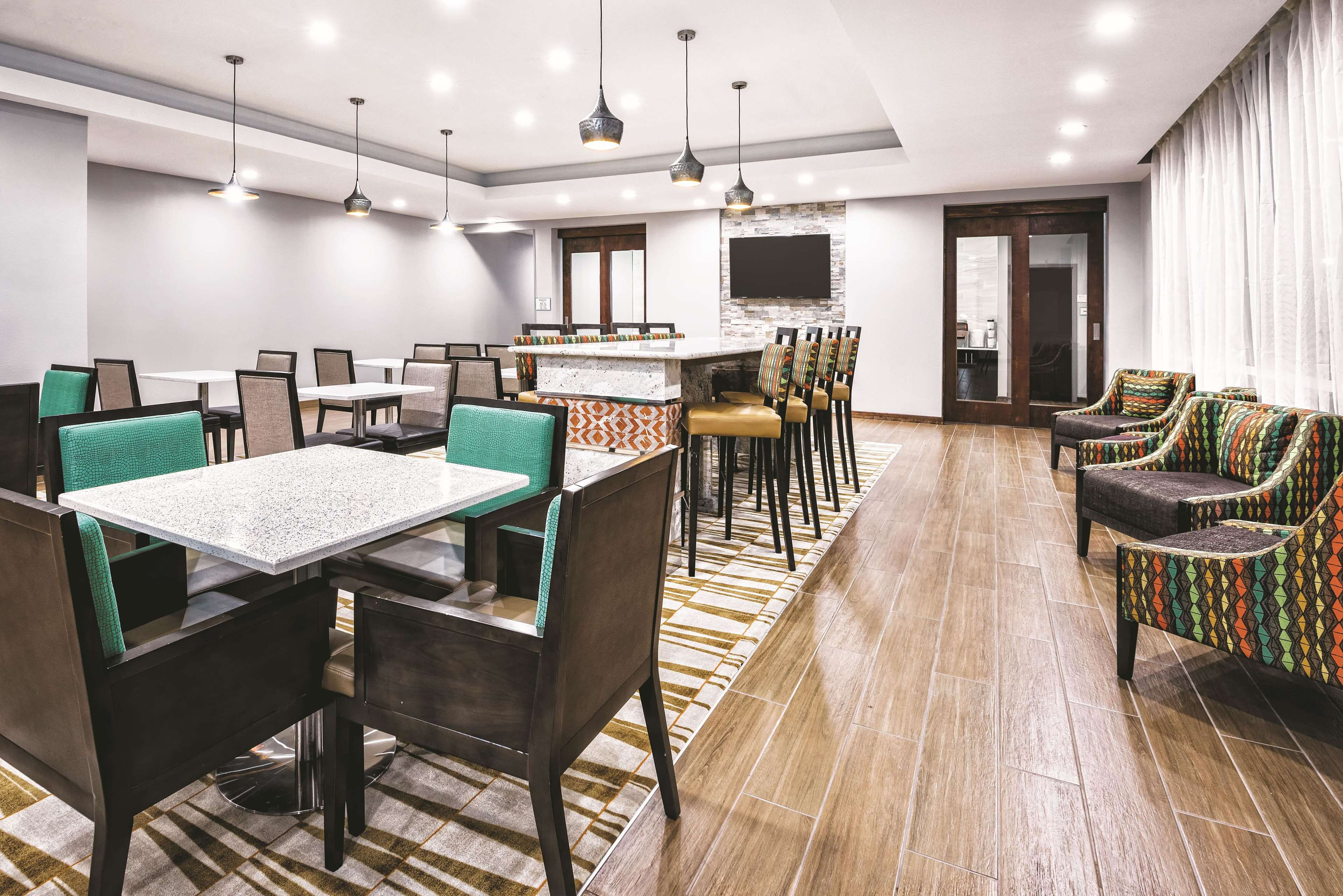 La Quinta by Wyndham San Antonio by Frost Bank Center - photo 11