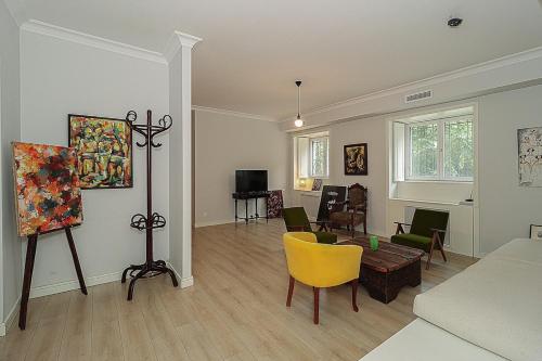 Mtatsminda Cozy Apt: Central & Comfy By Wehost