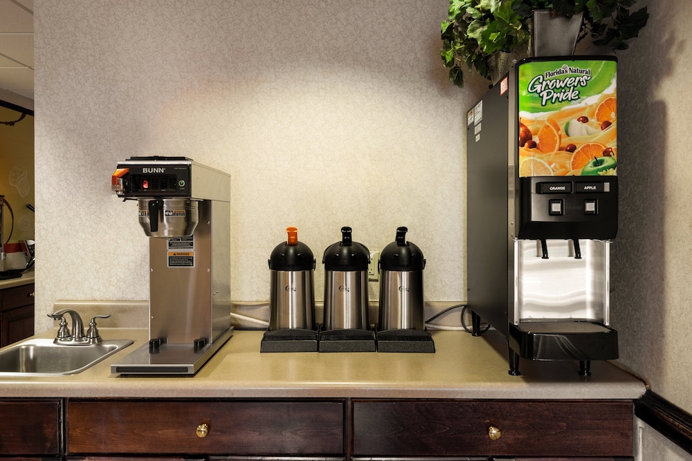 Red Roof Inn Hendersonville - photo 28