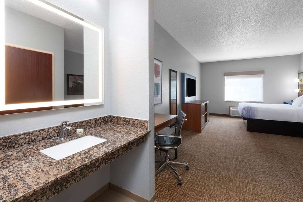 AmericInn by Wyndham Grinnell - photo 13