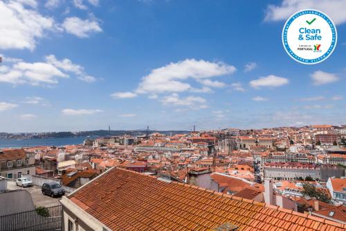 Breath Taking River & City View Stunning 3 Bedrooms & 3 Bathrooms With AC Alfama Castle district 1st Floor Apartment — 4-Star Luxury Hotel in Lisbon, Portugal