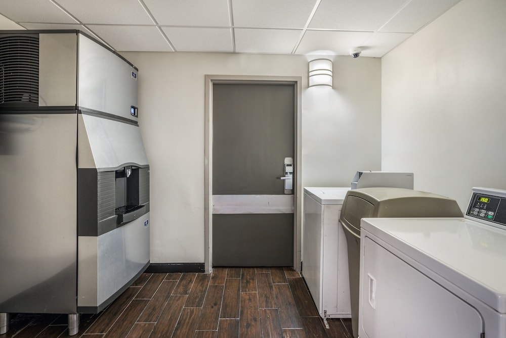 Red Roof Inn PLUS Boston Woburn Burlington - photo 29