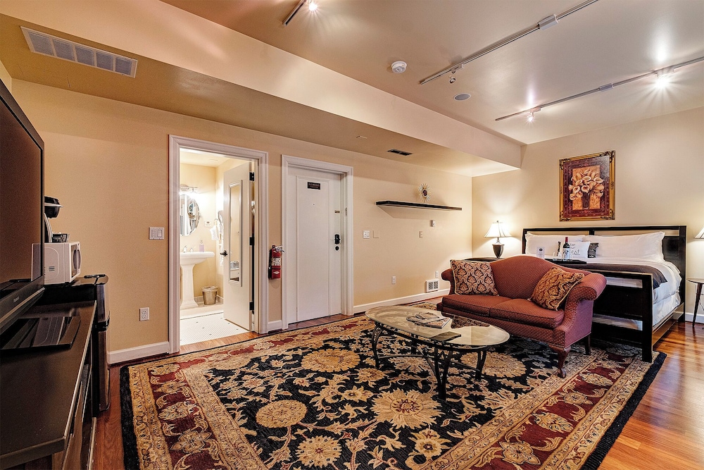 The Orenco Station Hotel - photo 42