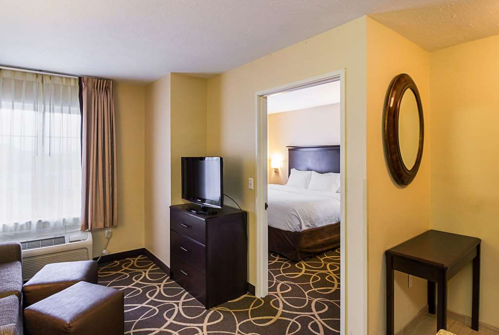 MainStay Suites Fargo I 94 Medical Center - photo 15