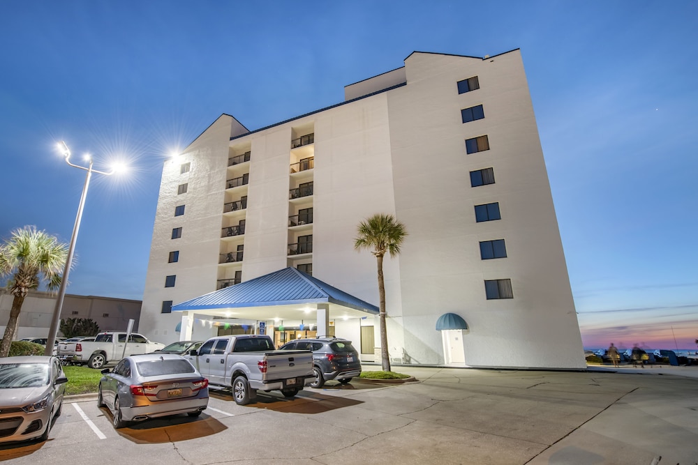 Tropical Winds Oceanfront Hotel - photo 87