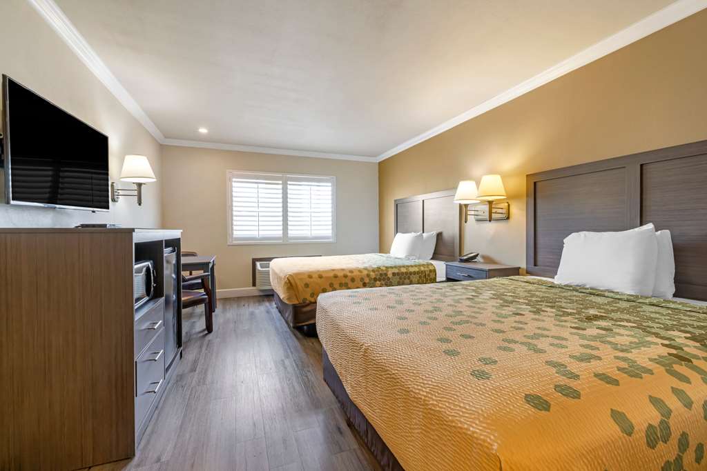 Econo Lodge Moreno Valley - photo 15