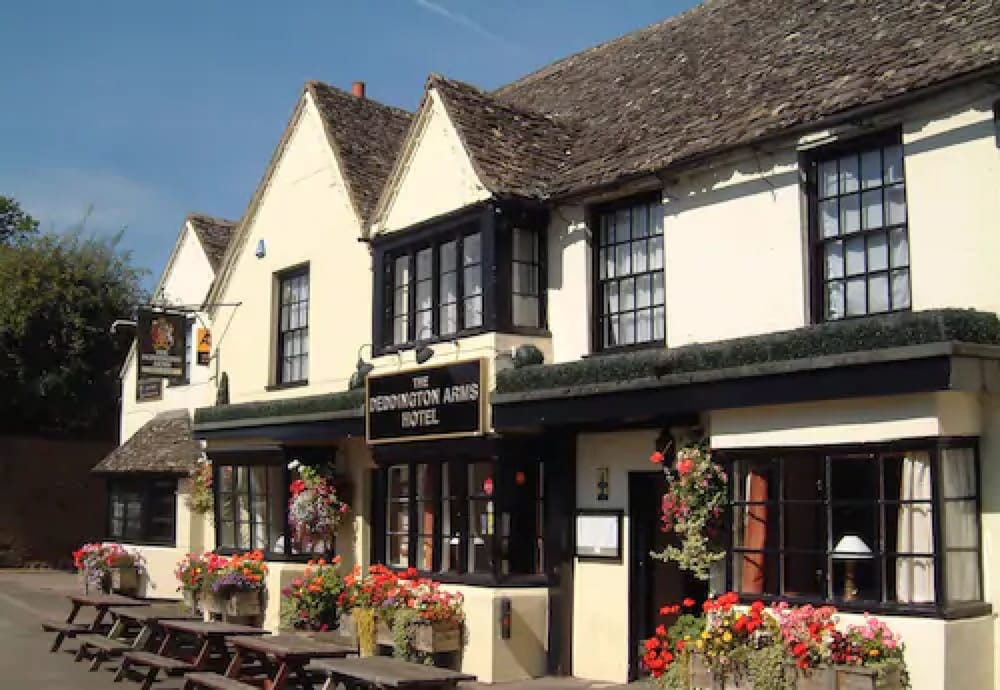 Deddington Arms in Banbury, United Kingdom