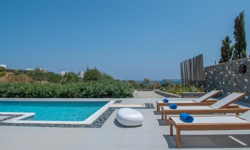 Luxury Paros Villa Master Villa Sea View Private Pool 3 BDR Tserdakia — 4-Star Luxury Hotel in Paros, Greece