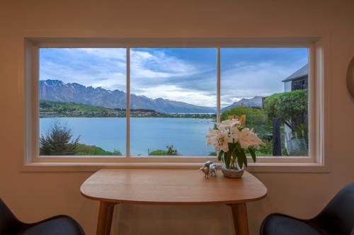 Amazing Lake Views - last minute hotel in Queenstown