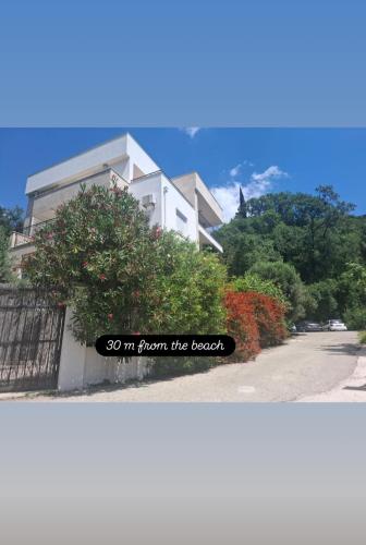 Apartments Villa Simonovic — 4-Star Luxury Hotel in Petrovac Na Moru, Montenegro
