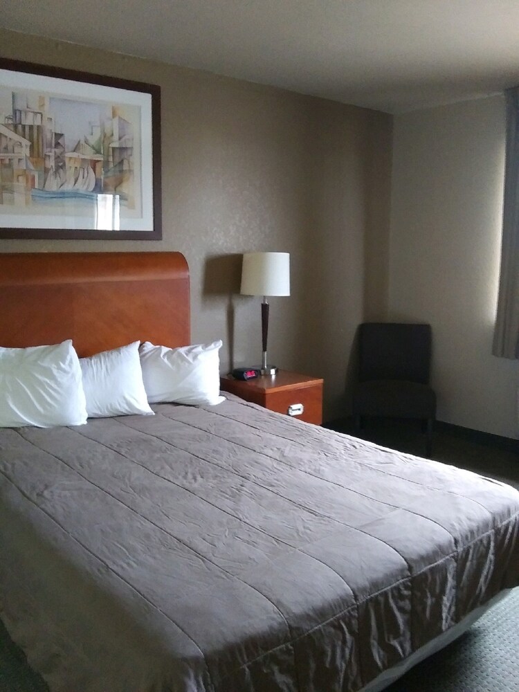 Heritage Place Inn & Suites - photo 21