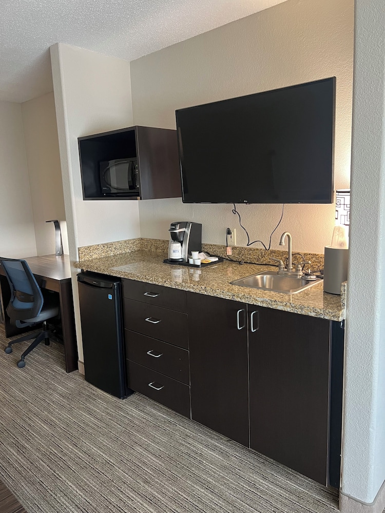 Holiday Inn Express Hotel & Suites Beatrice by IHG - photo 21
