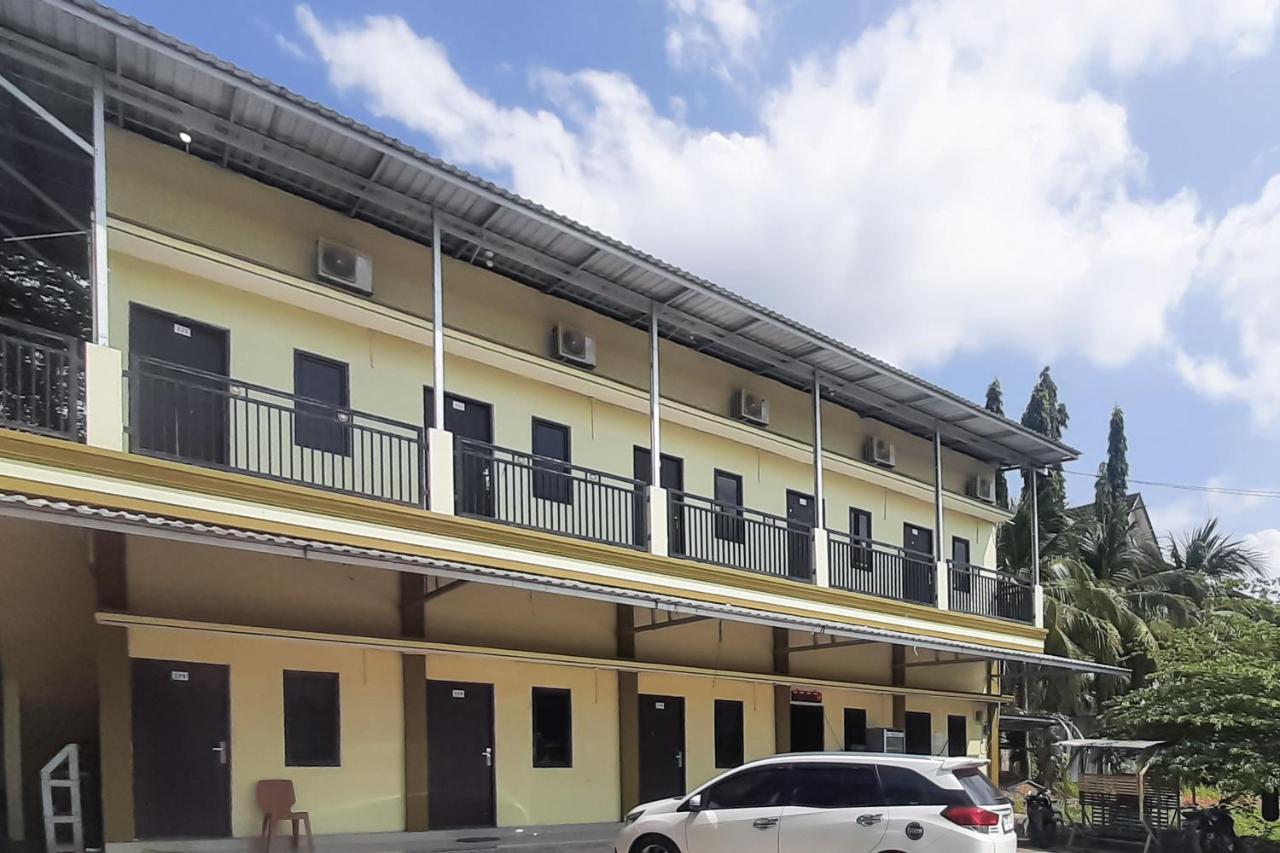 Urbanview Hotel Fira Syariah Muara Enim by RedDoorz in Muara Enim, Indonesia