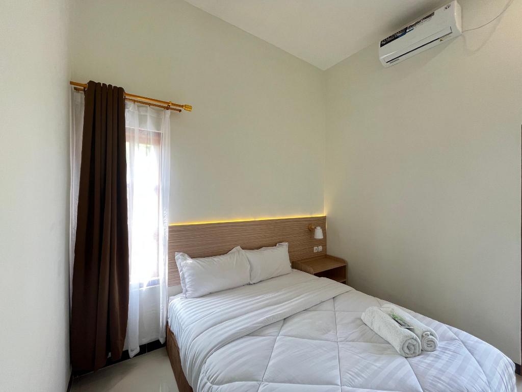 RedDoorz near Kampung Inggris Pare in Pare, Indonesia