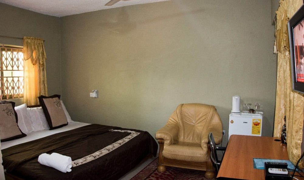 Telecentre Hotel Double Room — Konongo — photo 4