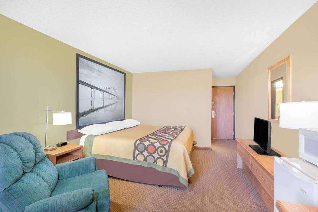 Super 8 by Wyndham Mt Pleasant - photo 11