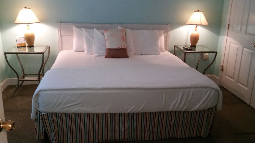 Pineapple Villas on Laguna Beach - photo 2