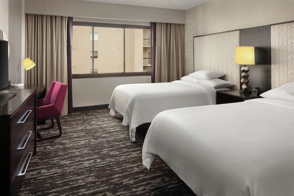 Embassy Suites by Hilton Crystal City National Airport - photo 18