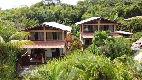 Montezuma Hills Twin Houses in private compound 4′ to Downtown in Nicoya, Costa Rica