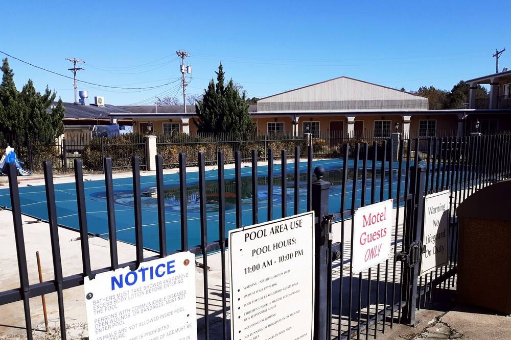 Woodridge Inn and Suites - photo 32