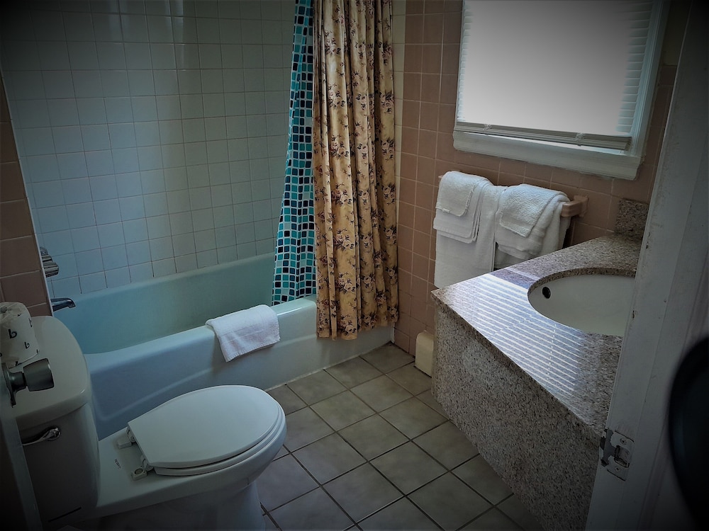 Peloke's Motel - photo 7