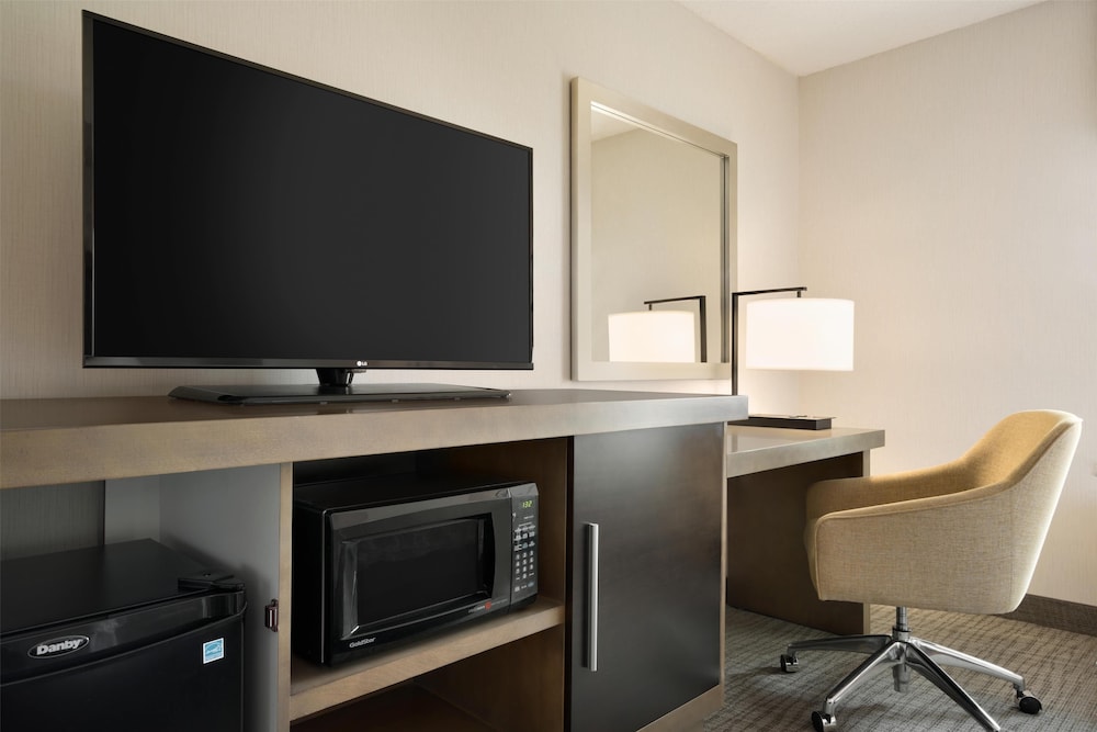 Hampton Inn & Suites Newport Middletown - photo 23