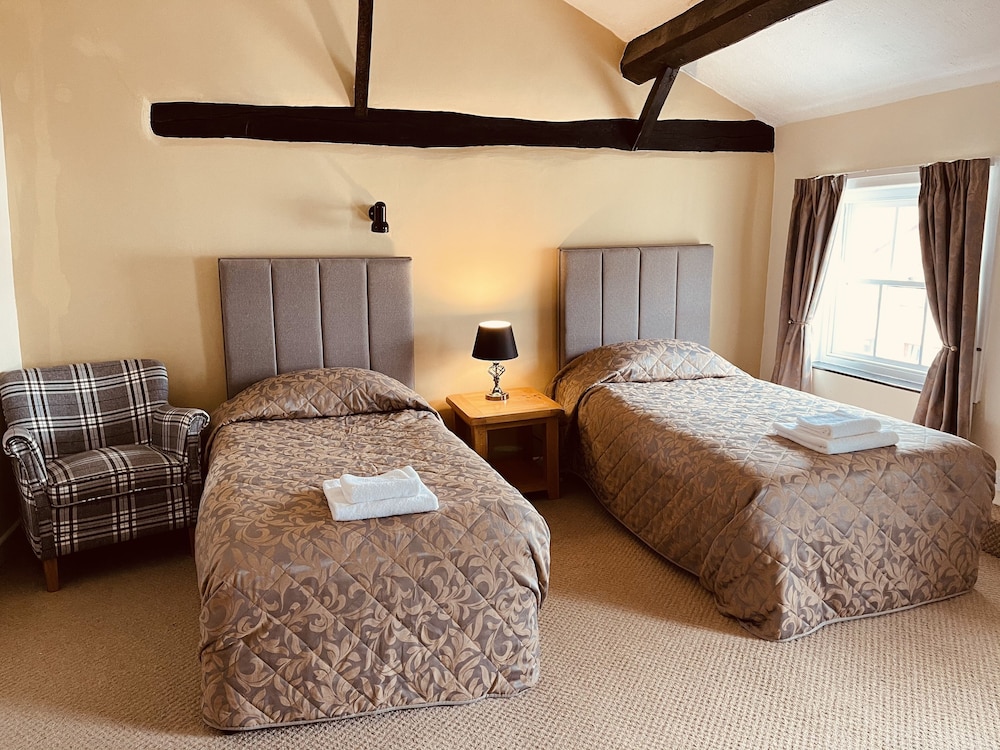 Cain Valley Hotel — hotel in Llanfyllin