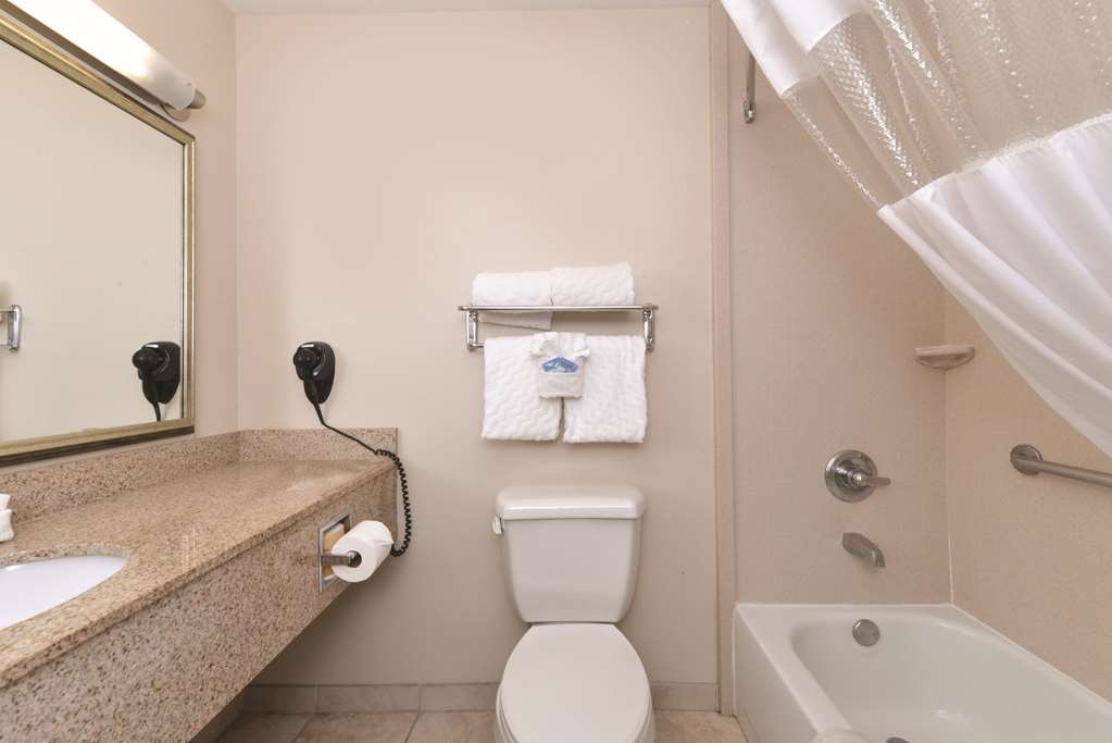 La Quinta Inn & Suites by Wyndham Ruidoso Downs - photo 22