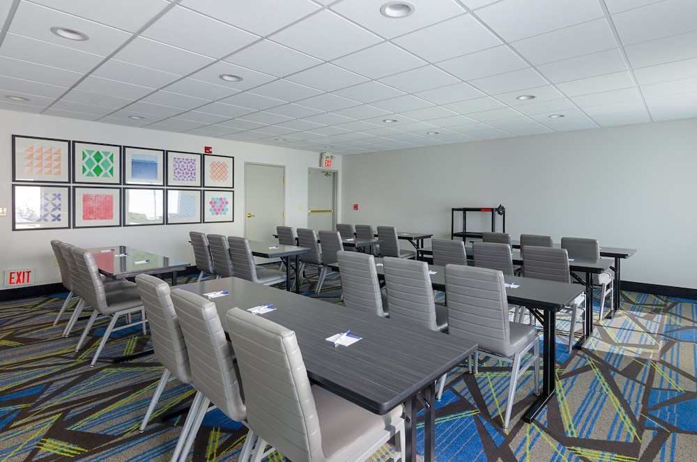 Holiday Inn Express Hotel & Suites Weston by IHG - photo 58