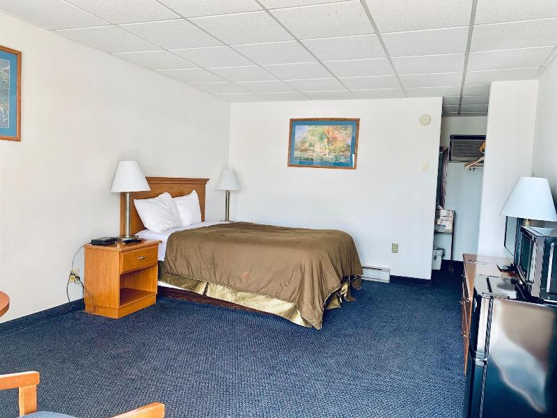 Corn Palace Inn - photo 9